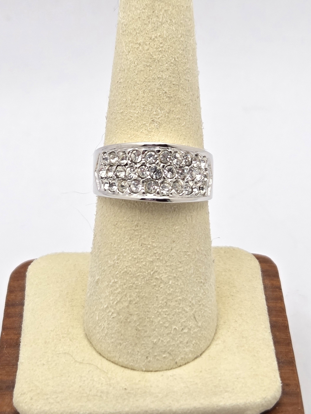 Silver-Tone Sparkling Pavé Crystal / Rhinestone Band Ring - Size 8
